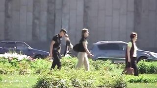 Сексуальная блондинка развлекается, накрасившись от скуки