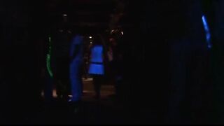 Горячая блондинка в Глори Холе умело удовлетворяет члены