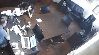 Руководитель трахает кандидатку на собеседовании