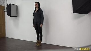 Молодая шлюха без комплексов отжигает на кастинге, наслаждаясь горячим трахом